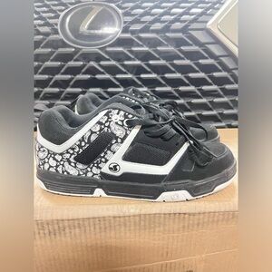 Dvs skating shoes